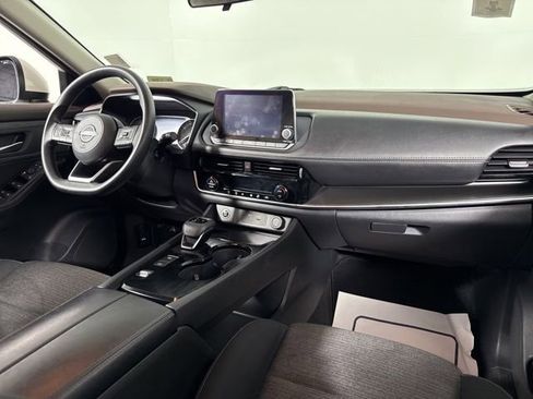 Used 2023 Nissan Rogue SV image 16