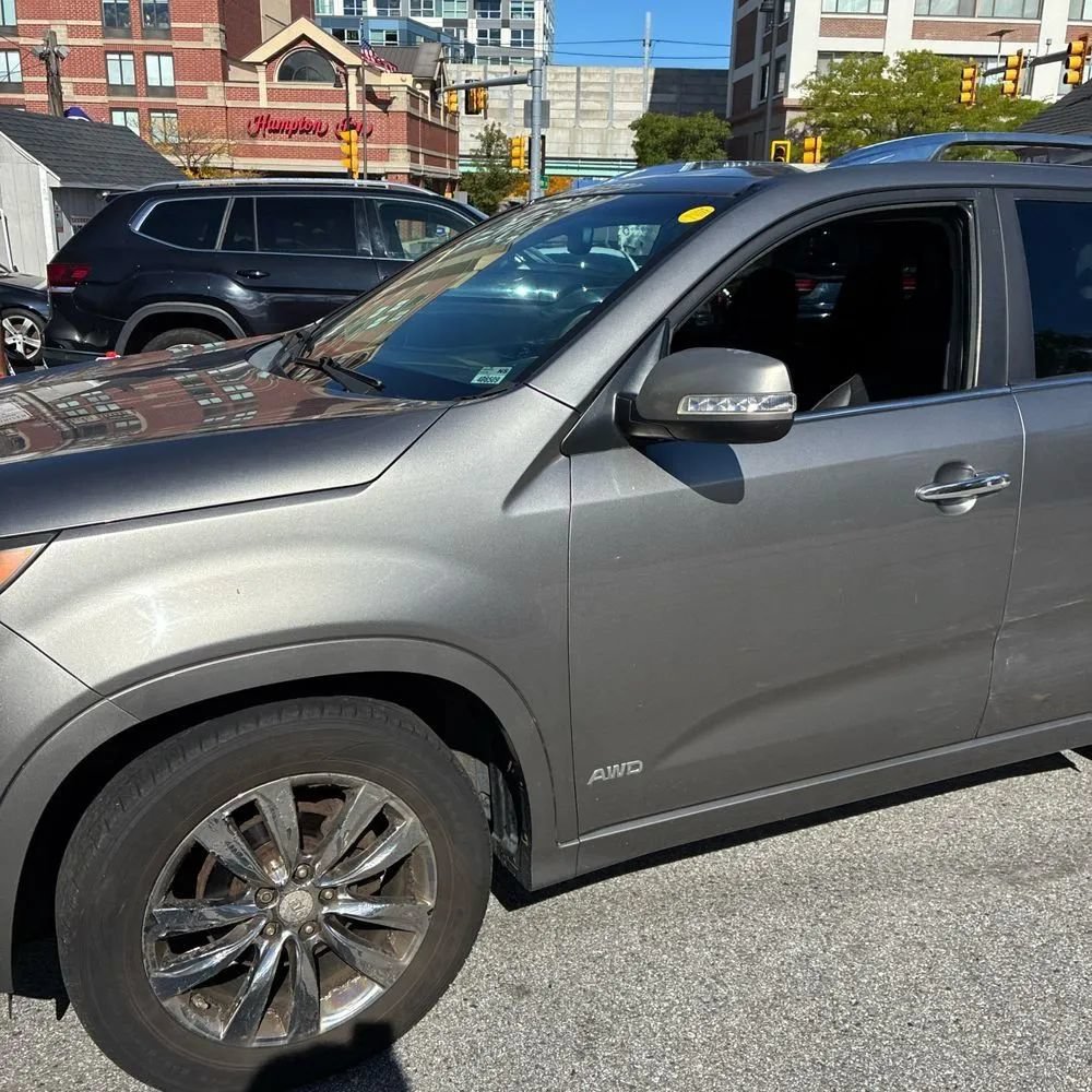 Used 2012 Kia Sorento SX w/ SX Premium Pkg AWD/4WD image 2