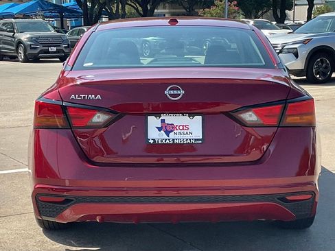Used 2025 Nissan Altima 2.5 SV FWD image 5