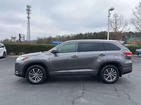 Used 2018 Toyota Highlander XLE image 10