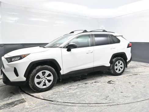 Used 2019 Toyota RAV4 LE image 3