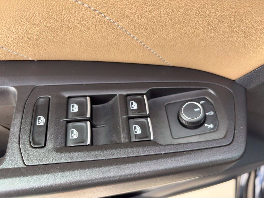 Used 2022 Volkswagen Atlas Cross Sport SEL R-Line w/ Cross Sport MDO Package AWD/4WD image 31