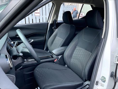 Certified 2024 Nissan Kicks SV image 8