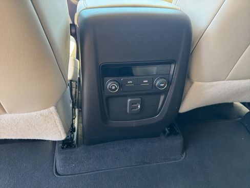 Used 2023 Buick Enclave Essence FWD image 12