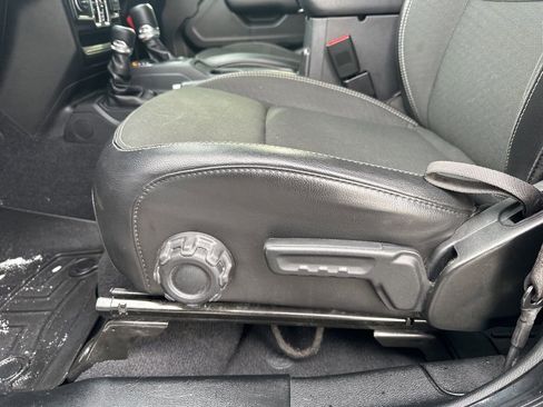 Used 2020 Jeep Wrangler Unlimited Freedom Edition image 12