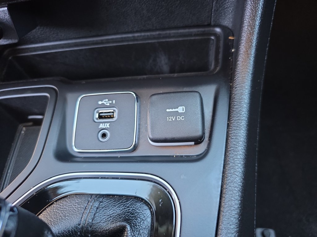 Used 2021 Jeep Cherokee Latitude Plus FWD image 38