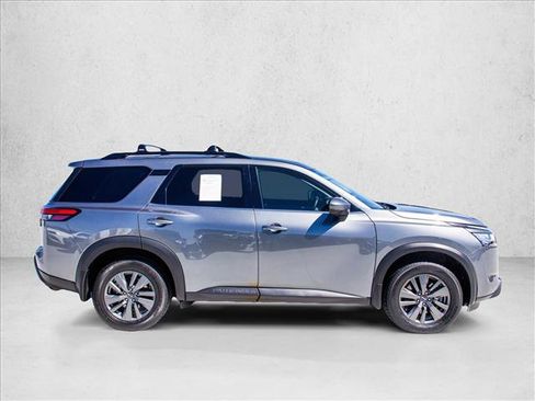 Used 2022 Nissan Pathfinder SV AWD/4WD image 4