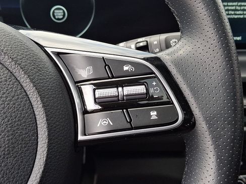 Certified 2024 Kia Seltos SX w/ SX Sunroof Package AWD/4WD image 24