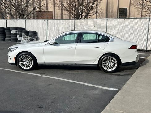 Used 2025 BMW 530i xDrive w/ Premium Package image 4