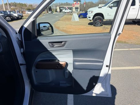 Used 2022 Ford Maverick Lariat w/ Lariat Luxury Package image 29