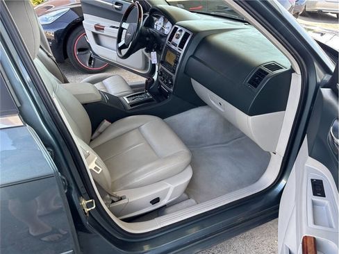 Used 2005 Chrysler 300 Touring RWD image 14