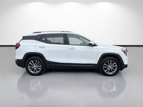 Used 2023 GMC Terrain SLT AWD/4WD image 2