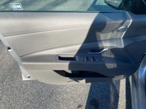 Used 2021 Hyundai Elantra SE image 11