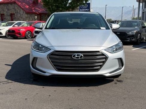 Used 2017 Hyundai Elantra Limited w/ Limited Tech Package 04 FWD image 6