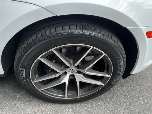 Used 2025 Porsche Macan w/ Premium Package Plus AWD/4WD image 11