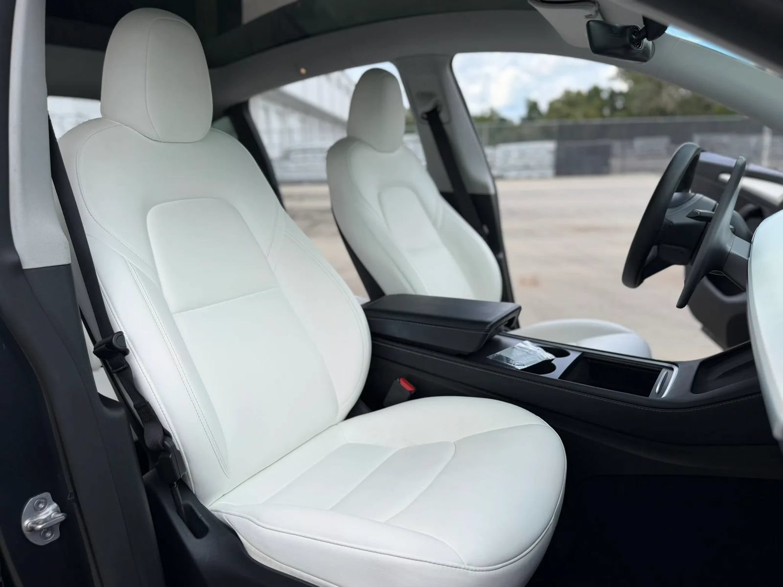 Used 2024 Tesla Model Y Long Range RWD image 23