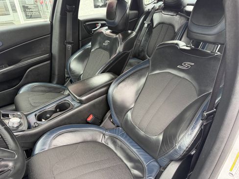 Used 2015 Chrysler 200 S w/ Comfort Group FWD image 9