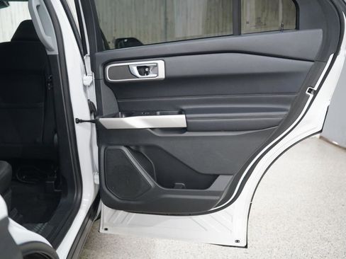 Used 2021 Ford Explorer XLT image 36
