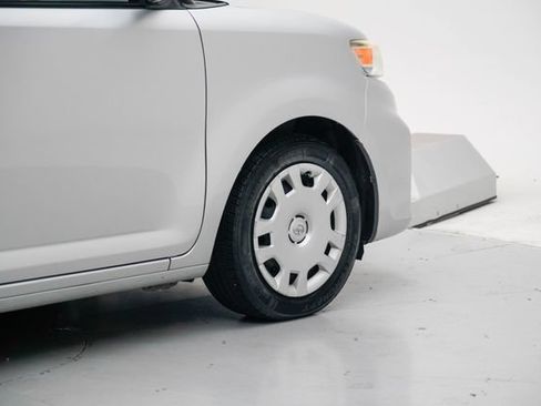 Used 2015 Scion xB FWD image 7