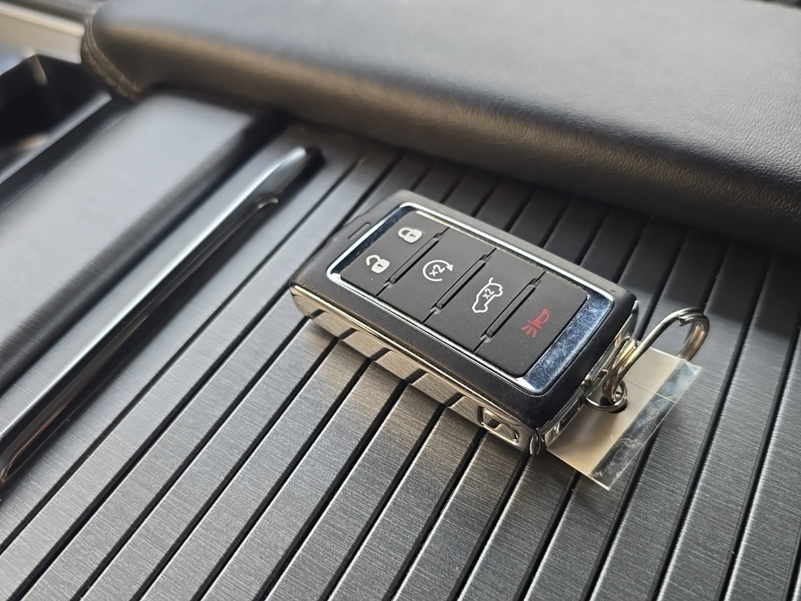 Used 2025 Jeep Wagoneer 4WD image 26