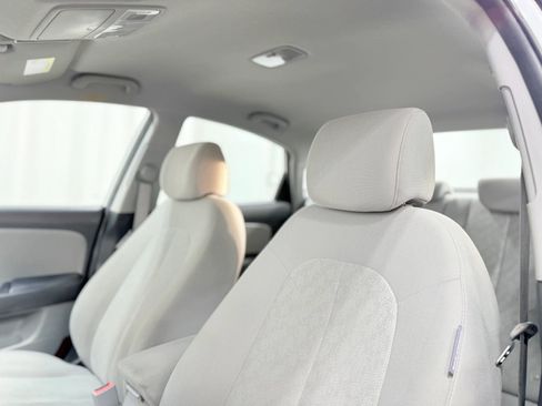 Used 2010 Hyundai Elantra GLS image 14