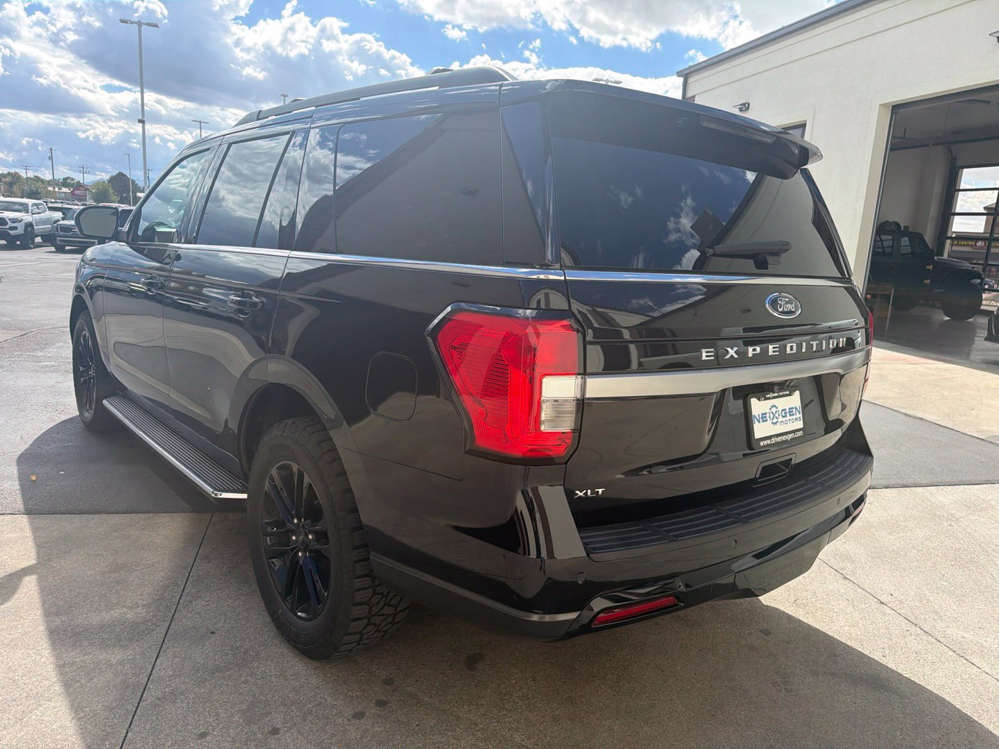 Used 2022 Ford Expedition XLT AWD/4WD image 17