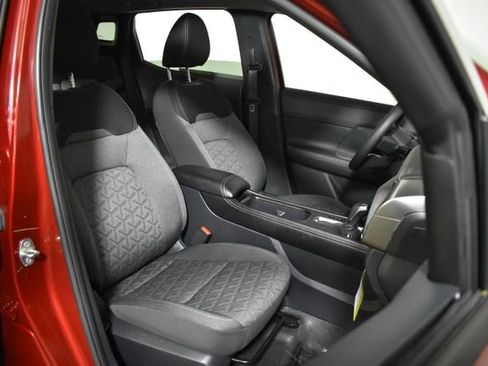Certified 2025 Nissan Kicks SV w/ SV Premium Package AWD/4WD image 30