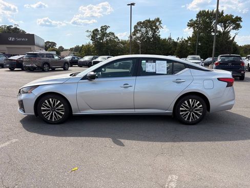 Used 2024 Nissan Altima 2.5 SV FWD image 4