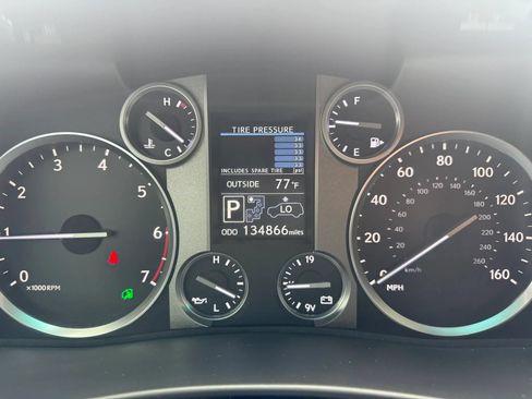 Used 2014 Lexus LX 570 4WD w/ Luxury Package image 10