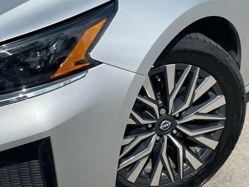 Used 2024 Nissan Altima 2.5 SV image 9