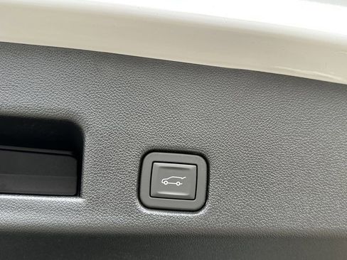 New 2026 GMC Acadia Elevation w/ Elevation Premium Package FWD image 33