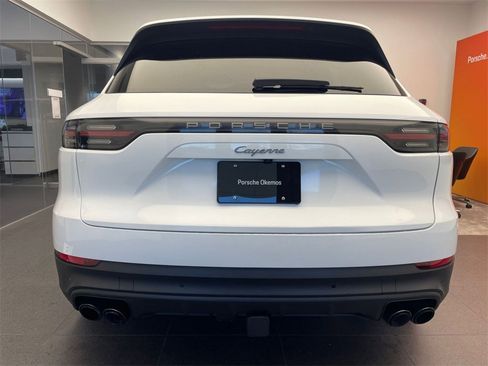 Used 2022 Porsche Cayenne Platinum Edition image 7