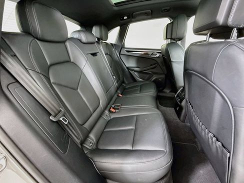 Certified 2023 Porsche Macan S AWD/4WD image 28