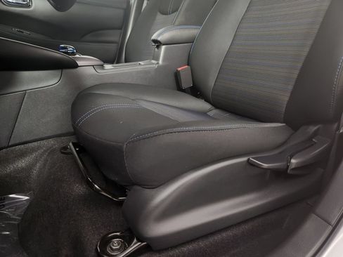 Used 2025 Nissan Leaf S FWD image 13