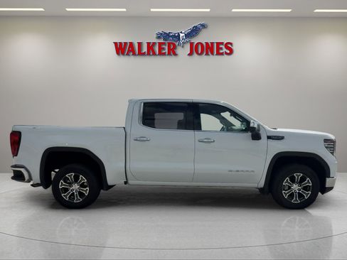 Used 2025 GMC Sierra 1500 SLT image 2