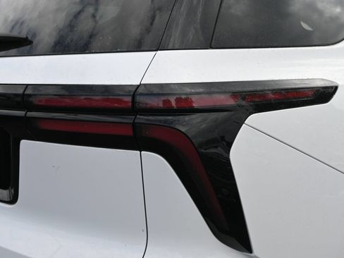 Used 2024 Chevrolet Traverse LS FWD image 22