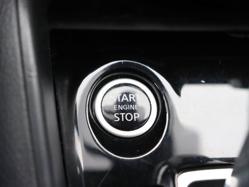 Used 2024 Nissan Versa SR image 39