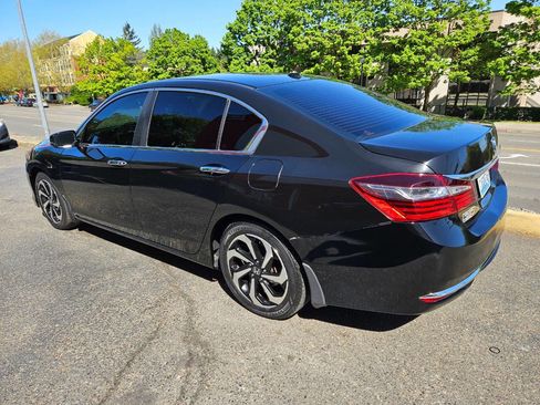 Used 2016 Honda Accord EX image 3