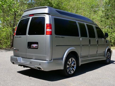 Used 2025 Chevrolet Express 2500 w/ Driver Convenience Package image 30