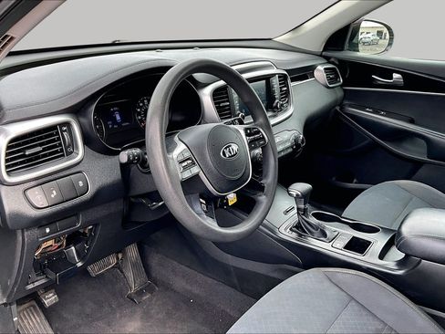 Used 2019 Kia Sorento FWD image 12