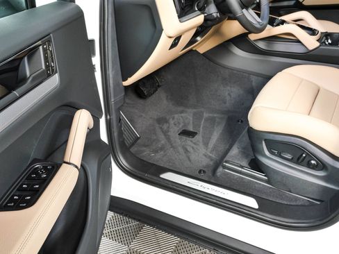 New 2026 Porsche Cayenne AWD/4WD image 8