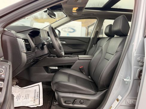 Used 2024 Nissan Rogue SL w/ SL Premium Package image 11