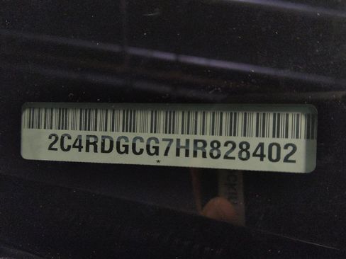 Used 2017 Dodge Grand Caravan SXT FWD image 33