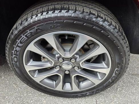 Used 2018 Jeep Grand Cherokee Overland image 41