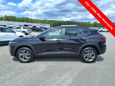 New 2025 Chevrolet Trax LT w/ LT Convenience Package image 2