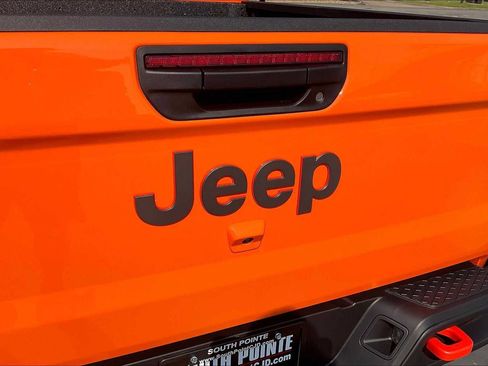 New 2025 Jeep Gladiator Mojave w/ Safety Group image 15