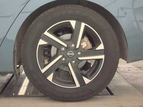 Used 2024 Nissan Sentra SV FWD image 13