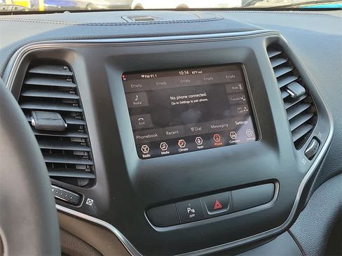 Used 2020 Jeep Cherokee Latitude Plus image 28