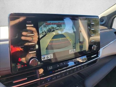 Used 2024 Toyota Sienna Platinum image 23