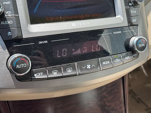 Used 2012 Toyota Avalon Limited FWD image 23